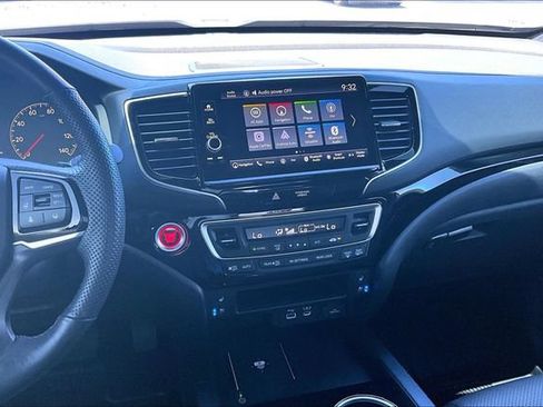 Used 2025 Honda Ridgeline Black Edition image 9