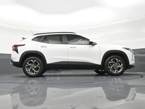 Used 2025 Chevrolet Trax LT FWD image 28
