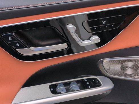 Used 2024 Mercedes-Benz GLC 300 4MATIC image 12