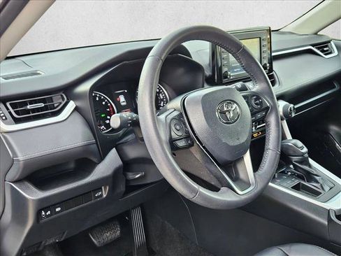 Used 2021 Toyota RAV4 XLE Premium image 10