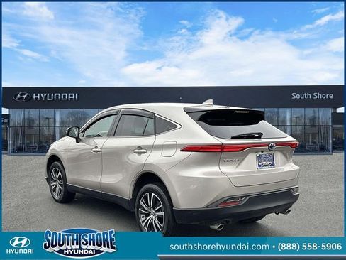 Used 2023 Toyota Venza LE image 8