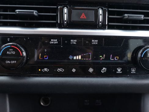 Used 2024 Nissan Pathfinder SV FWD image 9