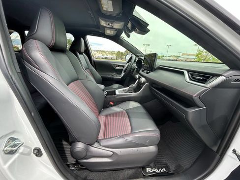 Used 2025 Toyota RAV4 XSE AWD/4WD image 32