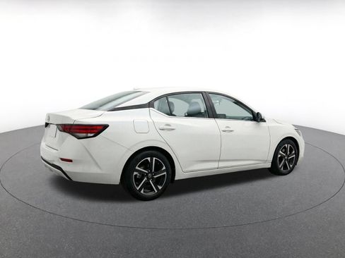 Used 2025 Nissan Sentra SV FWD image 11