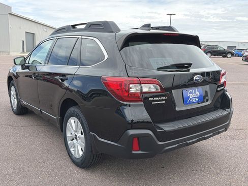 Used 2019 Subaru Outback 2.5i Premium w/ Popular Package #2 AWD/4WD image 10
