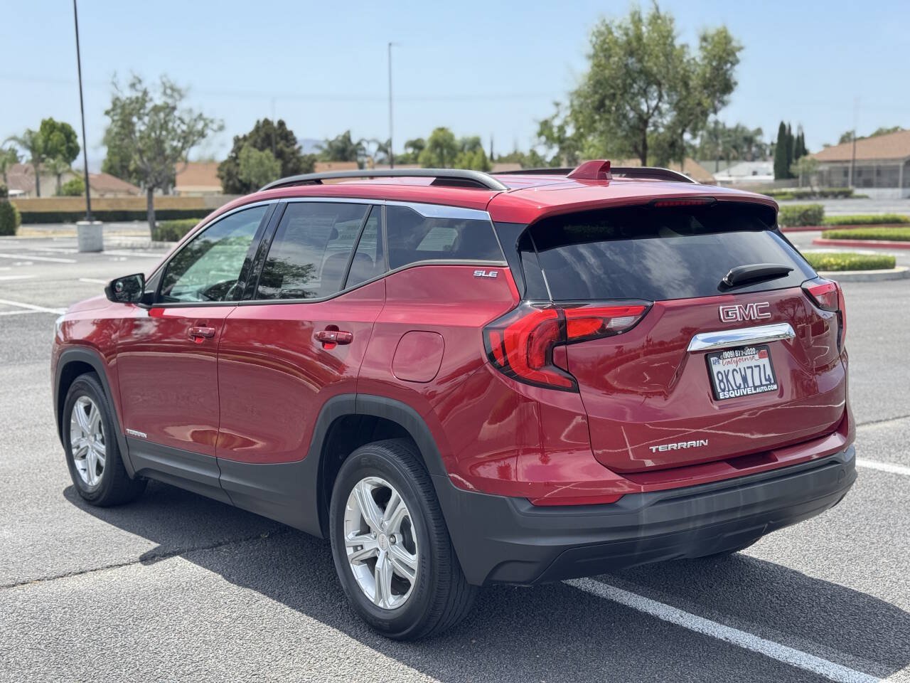 Used 2019 GMC Terrain SLE w/ Driver Convenience Package FWD image 3