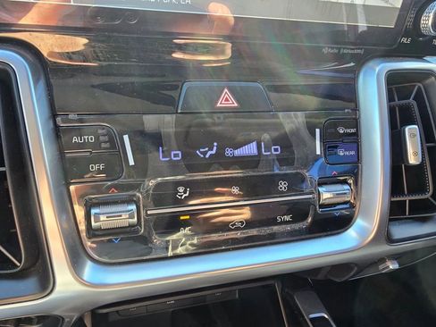 Used 2023 Kia Sorento S image 21