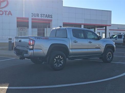 Used 2022 Toyota Tacoma TRD Off-Road image 6