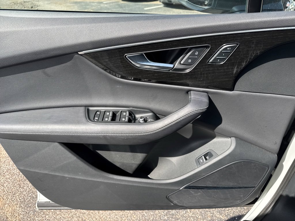 Used 2025 Audi Q7 3.0T Premium Plus AWD/4WD image 34