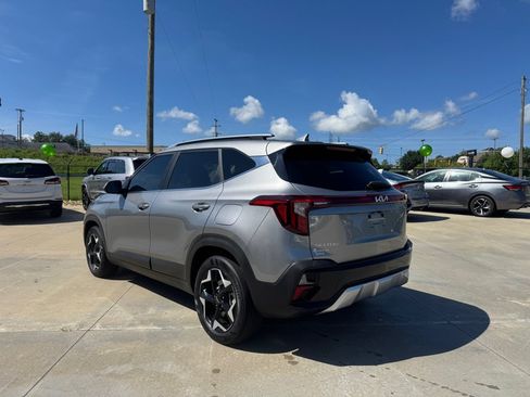 Used 2024 Kia Seltos EX AWD/4WD image 4