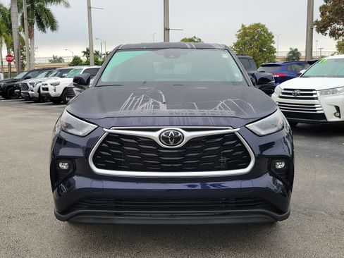 Used 2022 Toyota Highlander LE image 3