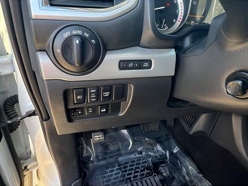 Used 2019 Nissan Titan PRO-4X w/ Pro-4x Convenience Package image 26