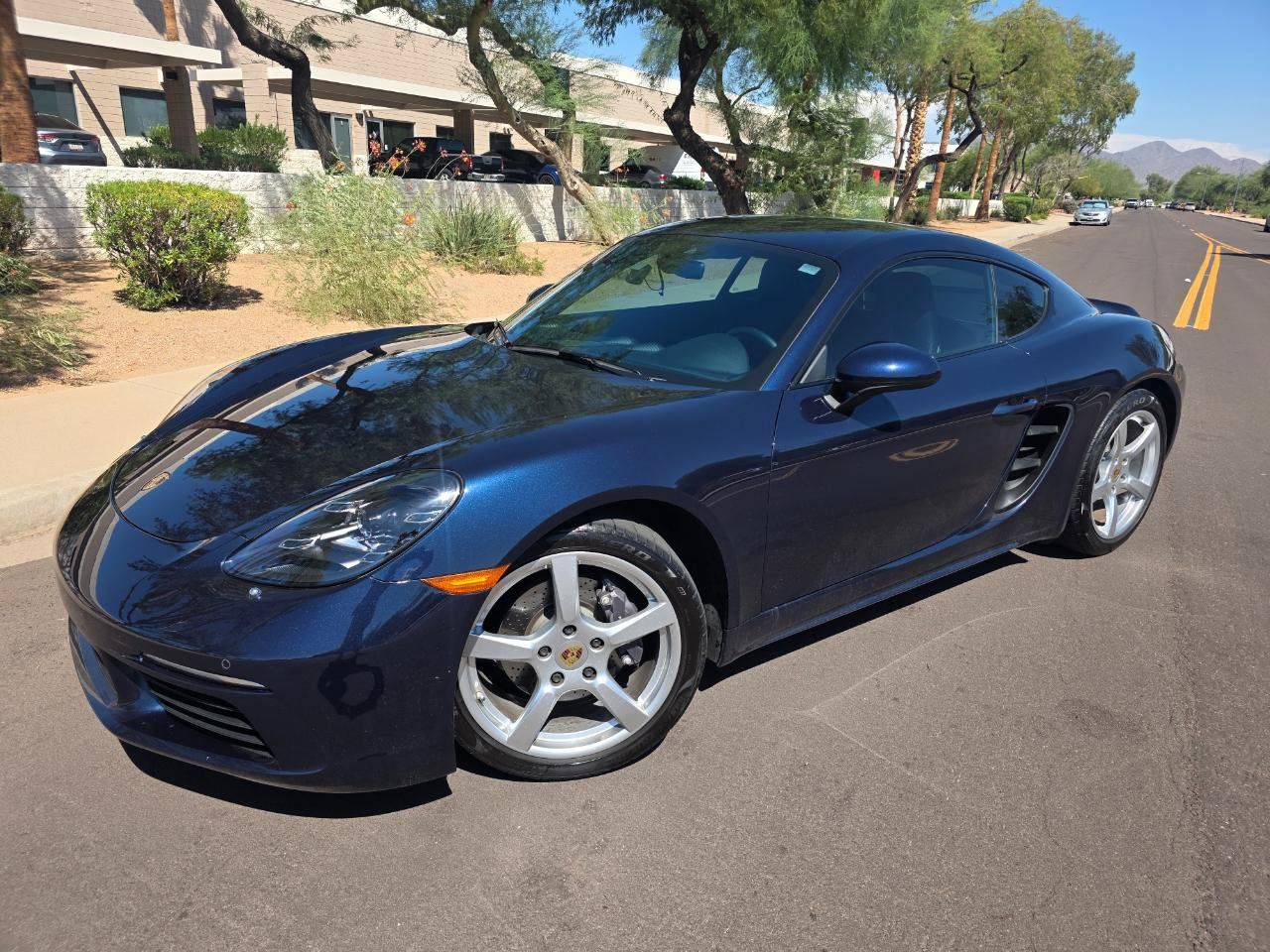 Used 2018 Porsche 718 Cayman RWD image 2