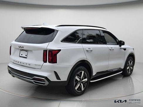 Certified 2022 Kia Sorento S FWD image 7