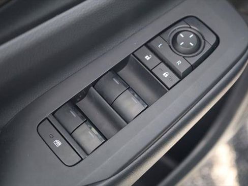 Certified 2025 Toyota Prius LE FWD image 10