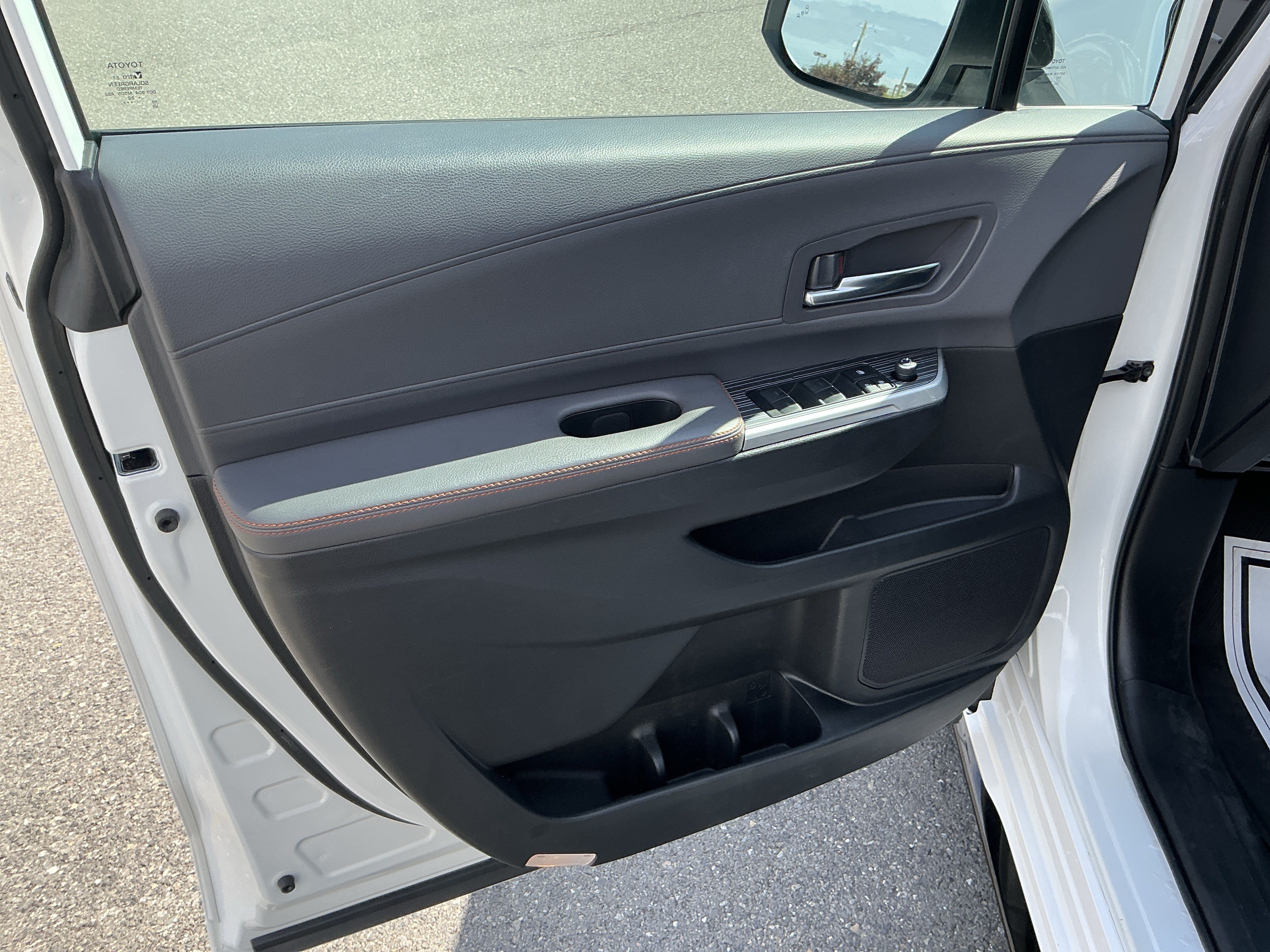 Used 2022 Toyota Sienna XSE w/ XSE Plus Package FWD image 13
