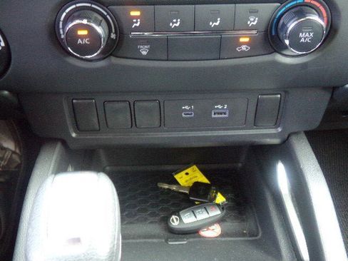 Used 2024 Nissan Frontier SV image 29