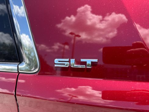 Used 2017 GMC Yukon SLT AWD/4WD image 8