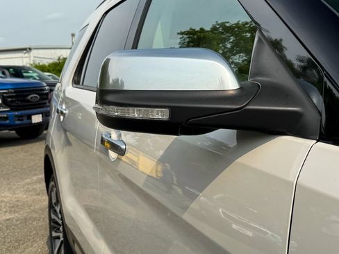Used 2018 Ford Explorer Platinum AWD/4WD image 12