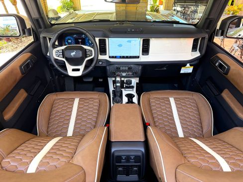 Used 2025 Ford Bronco Outer Banks AWD/4WD image 8