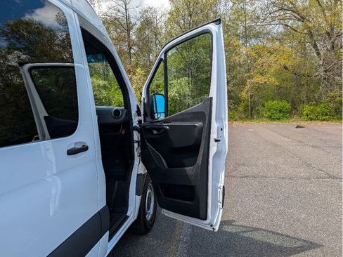 Used 2022 Mercedes-Benz Metris image 11