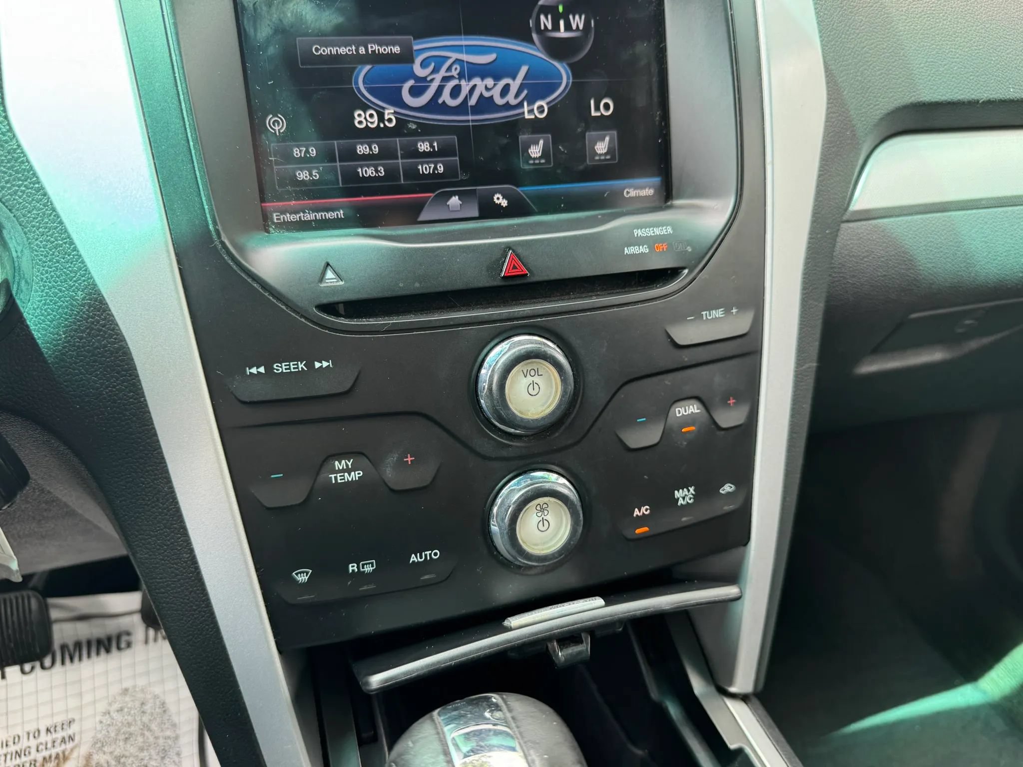 Used 2015 Ford Explorer XLT w/ Equipment Group 202A FWD image 24