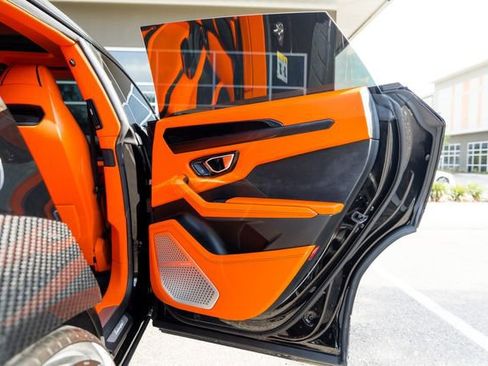 Used 2022 Lamborghini Urus AWD/4WD image 24