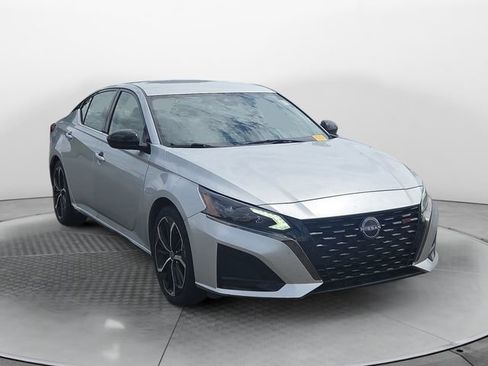 Used 2024 Nissan Altima 2.5 SR FWD image 7