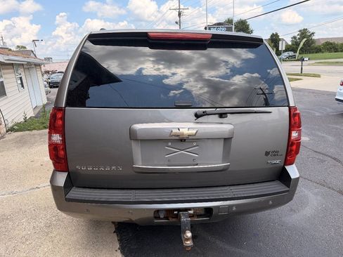 Used 2009 Chevrolet Suburban LT w/ Convenience Package 1 AWD/4WD image 6