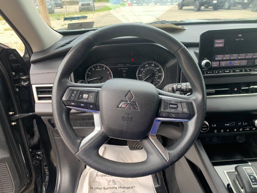 Used 2024 Mitsubishi Outlander ES AWD/4WD image 26