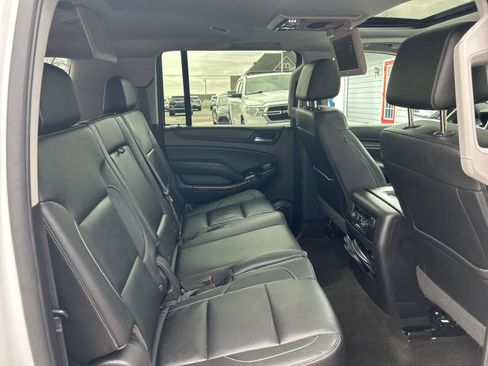 Used 2016 Chevrolet Suburban LT w/ Luxury Package image 32