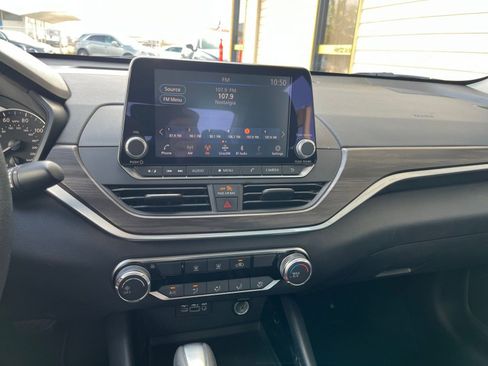 Used 2024 Nissan Altima 2.5 SV image 17