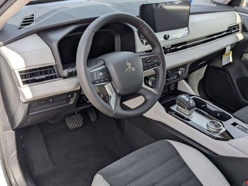 New 2026 Mitsubishi Outlander SE image 11