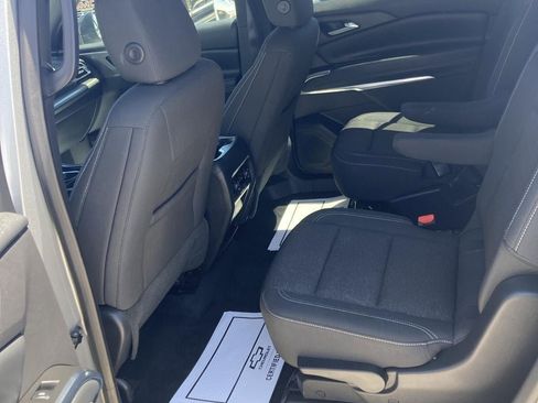 Used 2025 Chevrolet Traverse LT FWD image 24