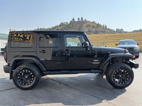 Used 2013 Jeep Wrangler Unlimited Sahara w/ Connectivity Group AWD/4WD image 7