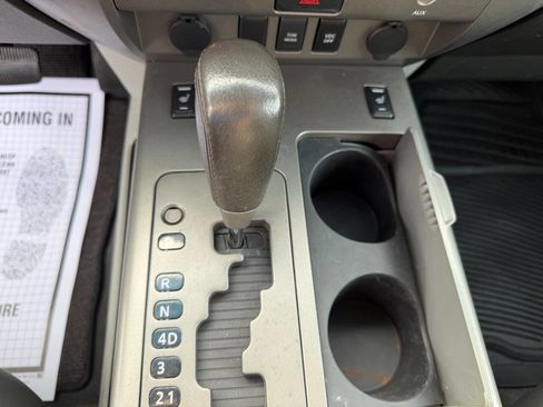Used 2004 Nissan Titan LE w/ (Tow) Big Tow Pkg image 23