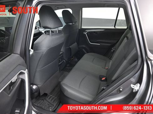 Used 2021 Toyota RAV4 LE AWD/4WD image 10