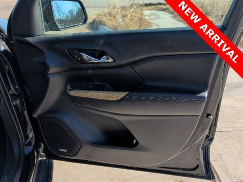 Used 2017 GMC Acadia Denali w/ Technology Package image 10