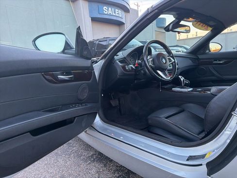 Used 2011 BMW Z4 sDrive35i image 16