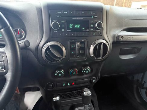 Used 2015 Jeep Wrangler Unlimited Sport w/ Quick Order Package 24S AWD/4WD image 10