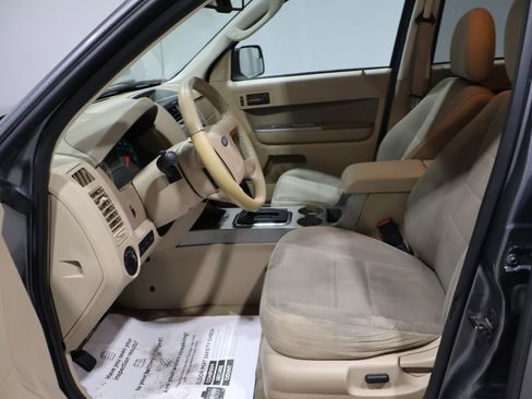 Used 2010 Ford Escape XLT image 9