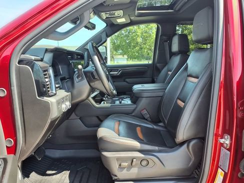 Used 2024 GMC Sierra 2500 AT4 w/ Technology Package AWD/4WD image 3