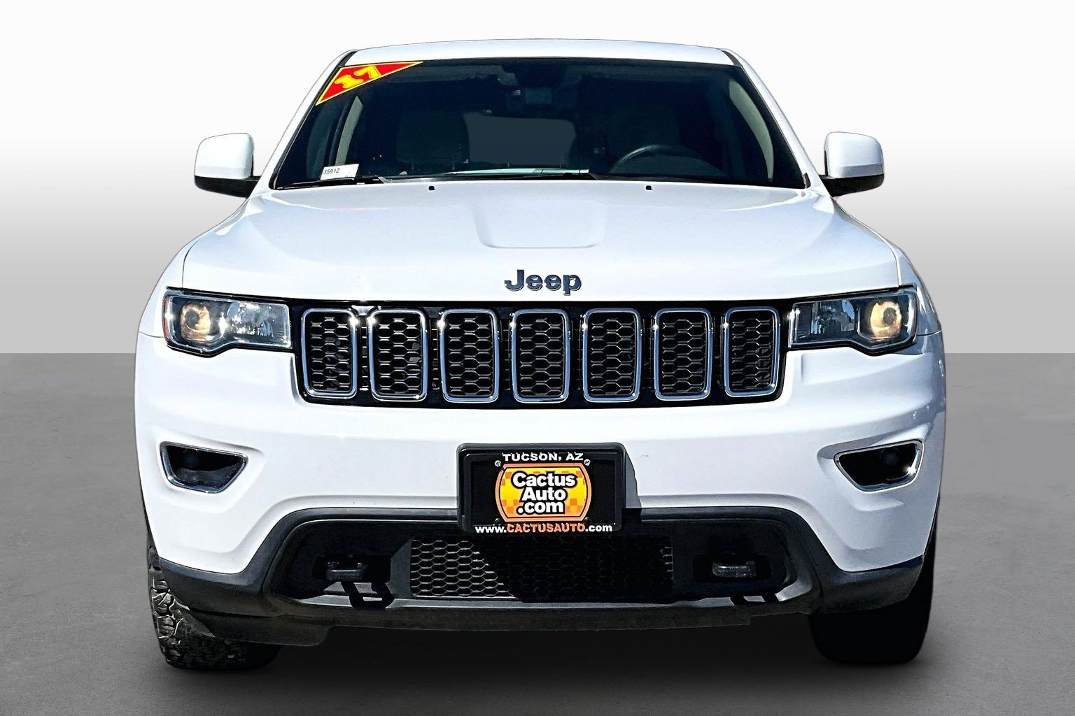 Used 2017 Jeep Grand Cherokee Laredo w/ Quick Order Package 23E AWD/4WD image 3