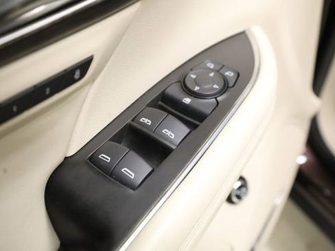 Used 2022 Buick Envision Avenir w/ Technology Package II FWD image 18