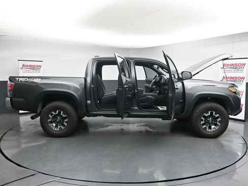 Used 2022 Toyota Tacoma TRD Off-Road AWD/4WD image 41