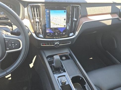 Used 2022 Volvo S60 B5 Momentum w/ Premium Package image 32