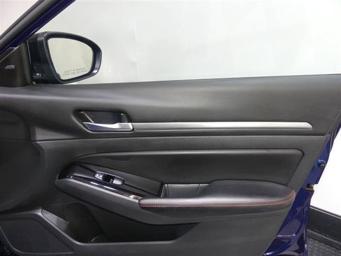 Used 2024 Nissan Altima 2.5 SR image 18