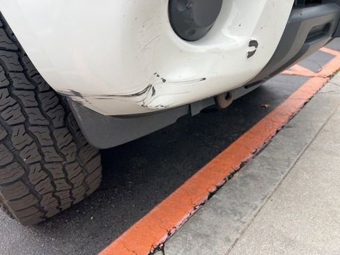 Used 2016 Nissan Frontier SV image 25