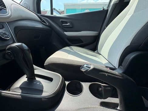 Used 2019 Chevrolet Trax LS image 24