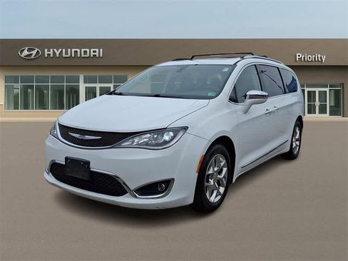 Used 2018 Chrysler Pacifica Limited image 1